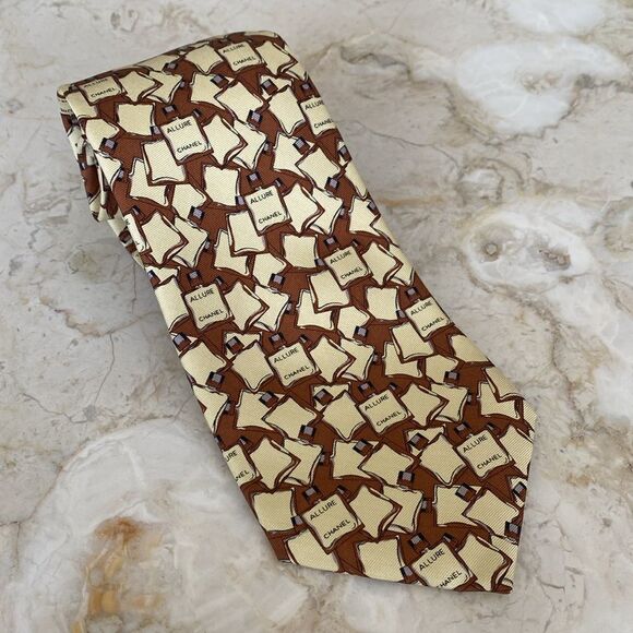 Chanel 100% Silk Tie - Picture 4 of 9